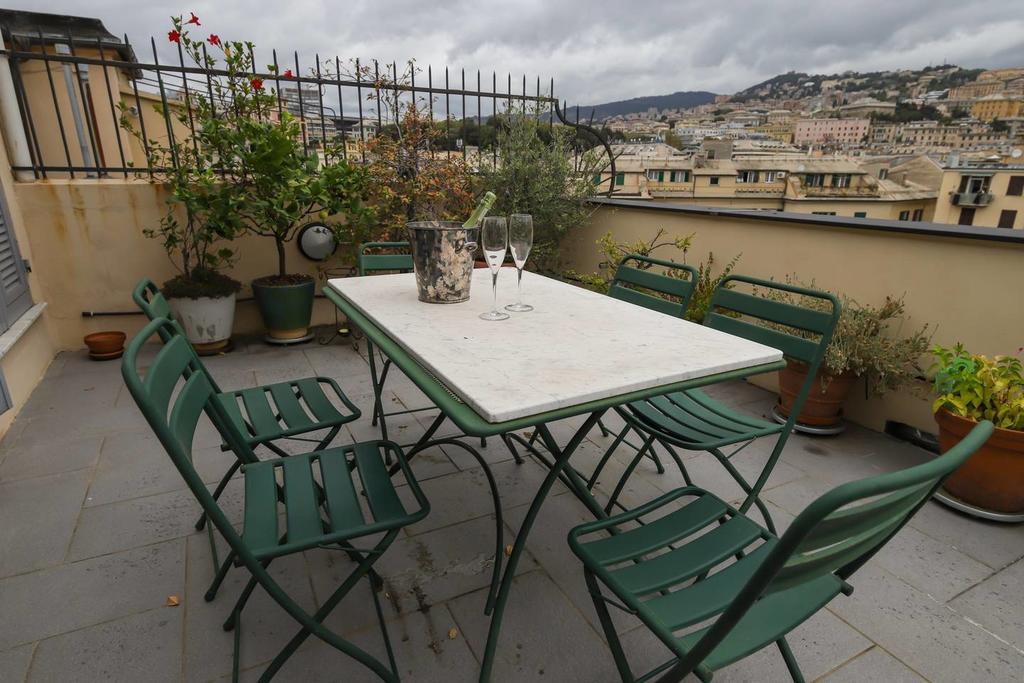 Altido Apt For 3 With Rooftop Balcony And Lovely Cityview 제노바 외부 사진